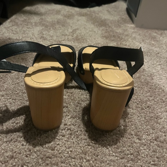 Platform Sandals - Picture 2 of 4